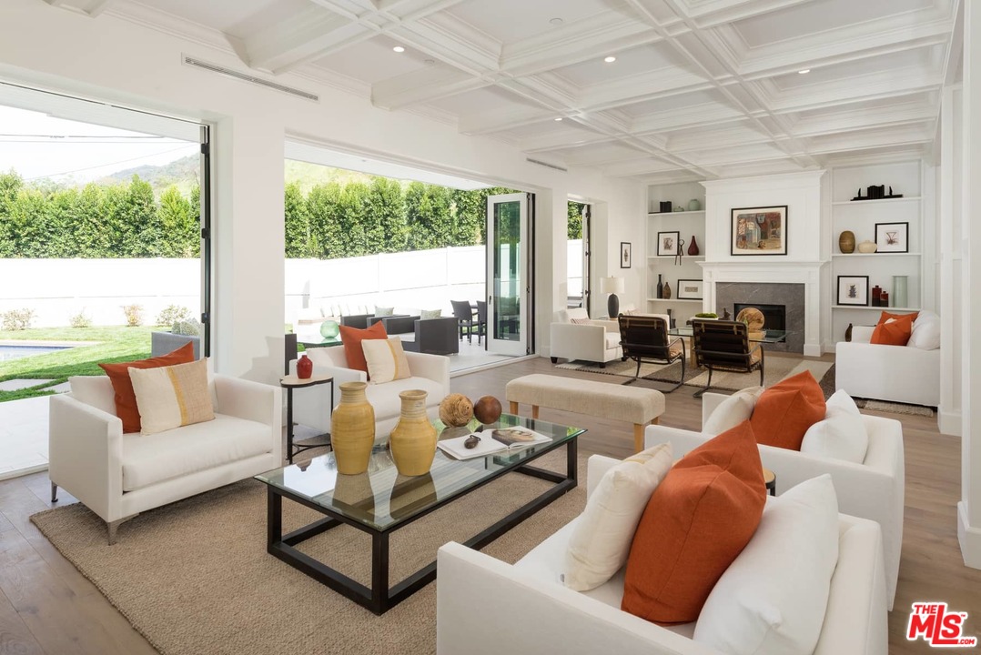 12090 Chalon Road Los Angeles, CA 90049 - Photo 7 of 47 Gallery Image 7