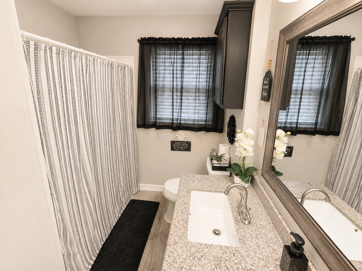 315 East Janisch Road Houston, TX 77022 - Photo 18 of 25 Bathroom