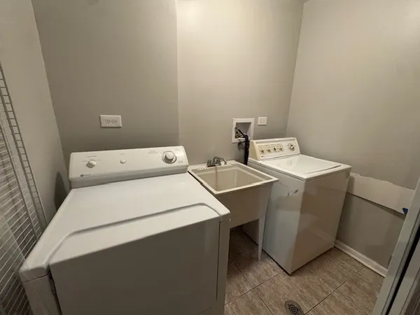 $2,300 | 6412 South Greenwood Avenue, Unit 2, Chicago, IL 60637