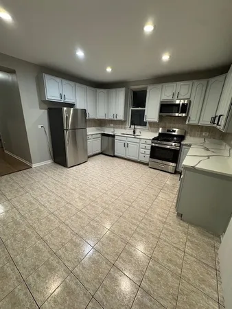 $2,300 | 6412 South Greenwood Avenue, Unit 2, Chicago, IL 60637