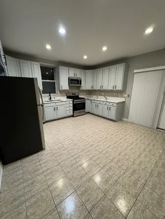 $2,300 | 6412 South Greenwood Avenue, Unit 2, Chicago, IL 60637