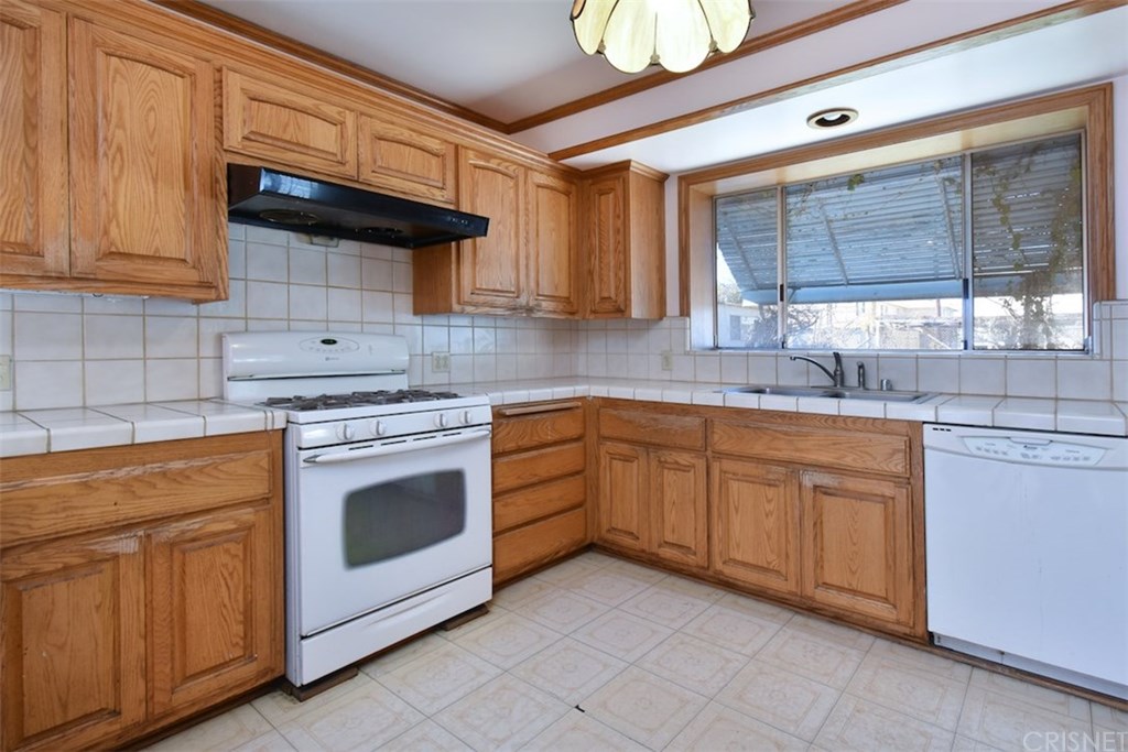 16411 Halldale Avenue Gardena, CA 90247 - Photo 11 of 35