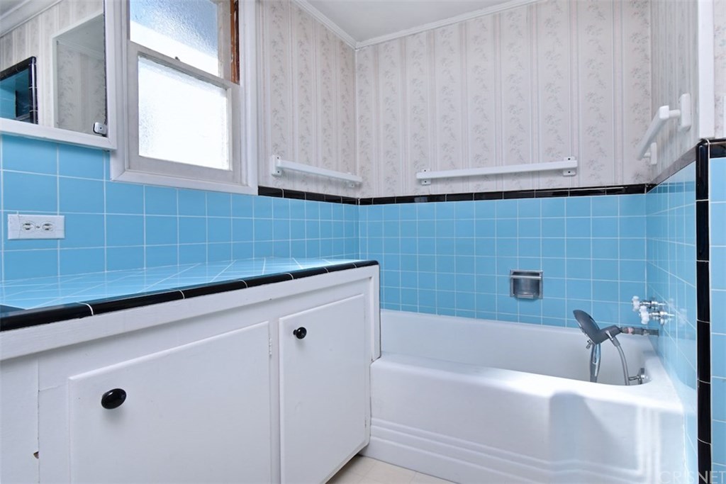 16411 Halldale Avenue Gardena, CA 90247 - Photo 16 of 35