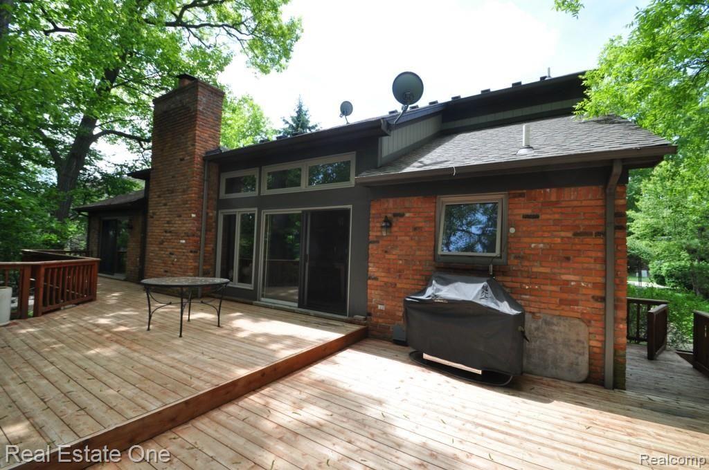 1274 Grandview Drive Rochester, MI 48306 - Photo 27 of 30 25.jpg