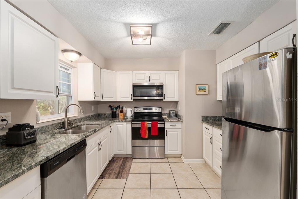 5611 Northwest 29th Terrace Gainesville, FL 32653 - Photo 12 of 33