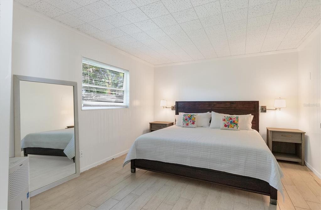 261 Lee Avenue Boca Grande, FL 33921 - Photo 29 of 48 a bedroom with a bed and a mirror