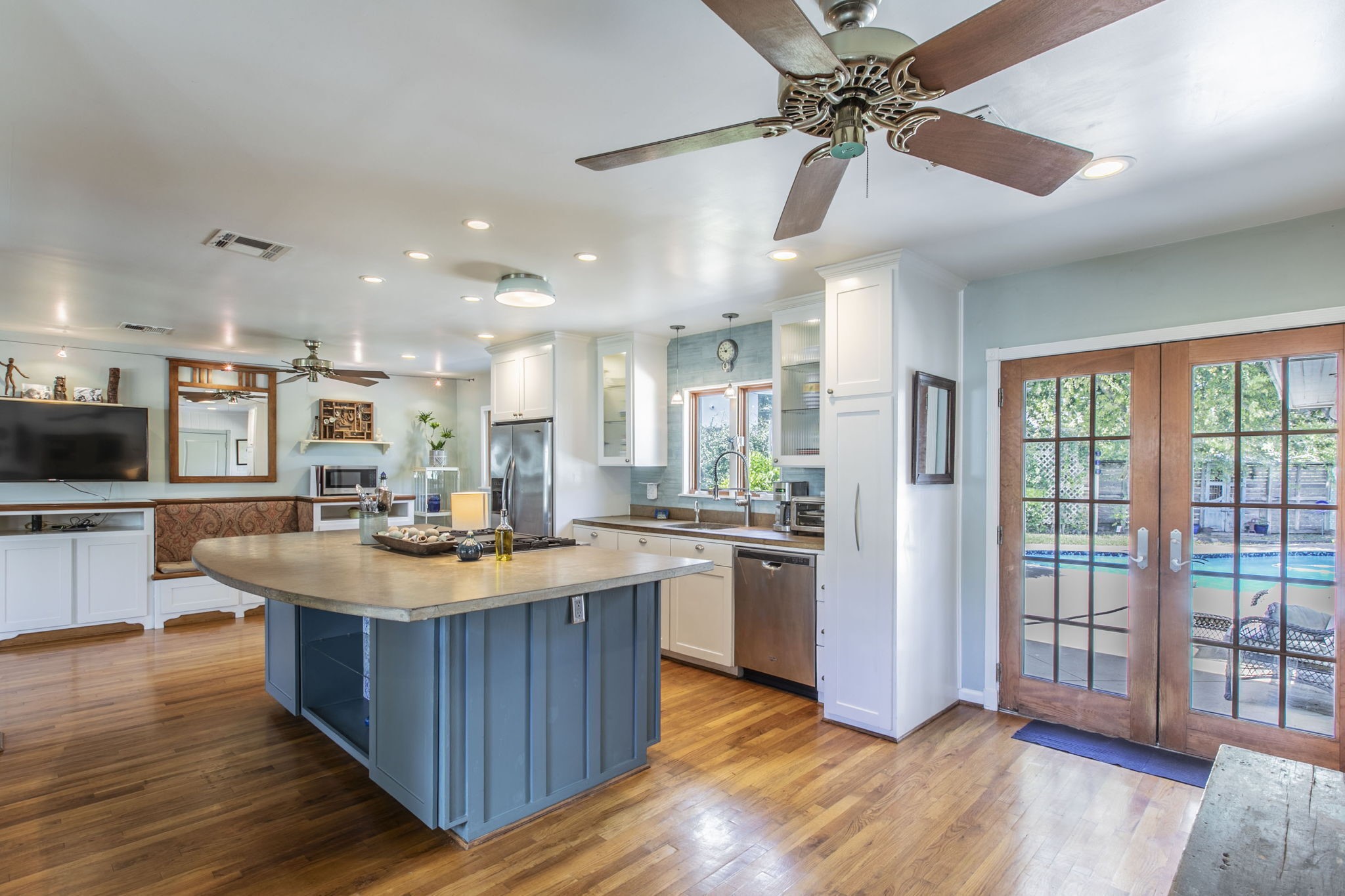 1111 Woodhill Road Houston, TX 77008 - Photo 11 of 42 a kitchen with stainless steel appliances granite countertop a sink stove and wooden floor