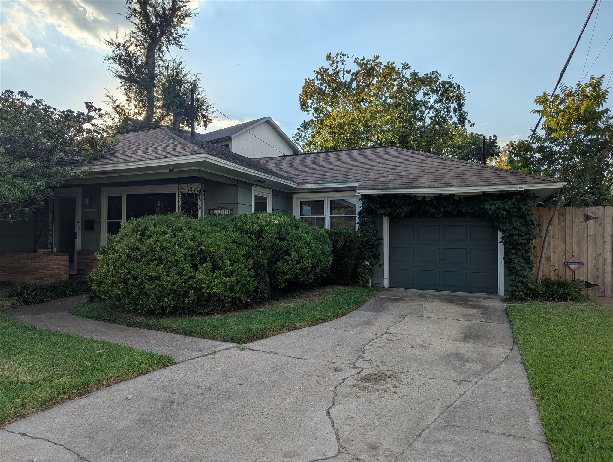 1111 Woodhill Road Houston, TX 77008 - Photo 3 of 42