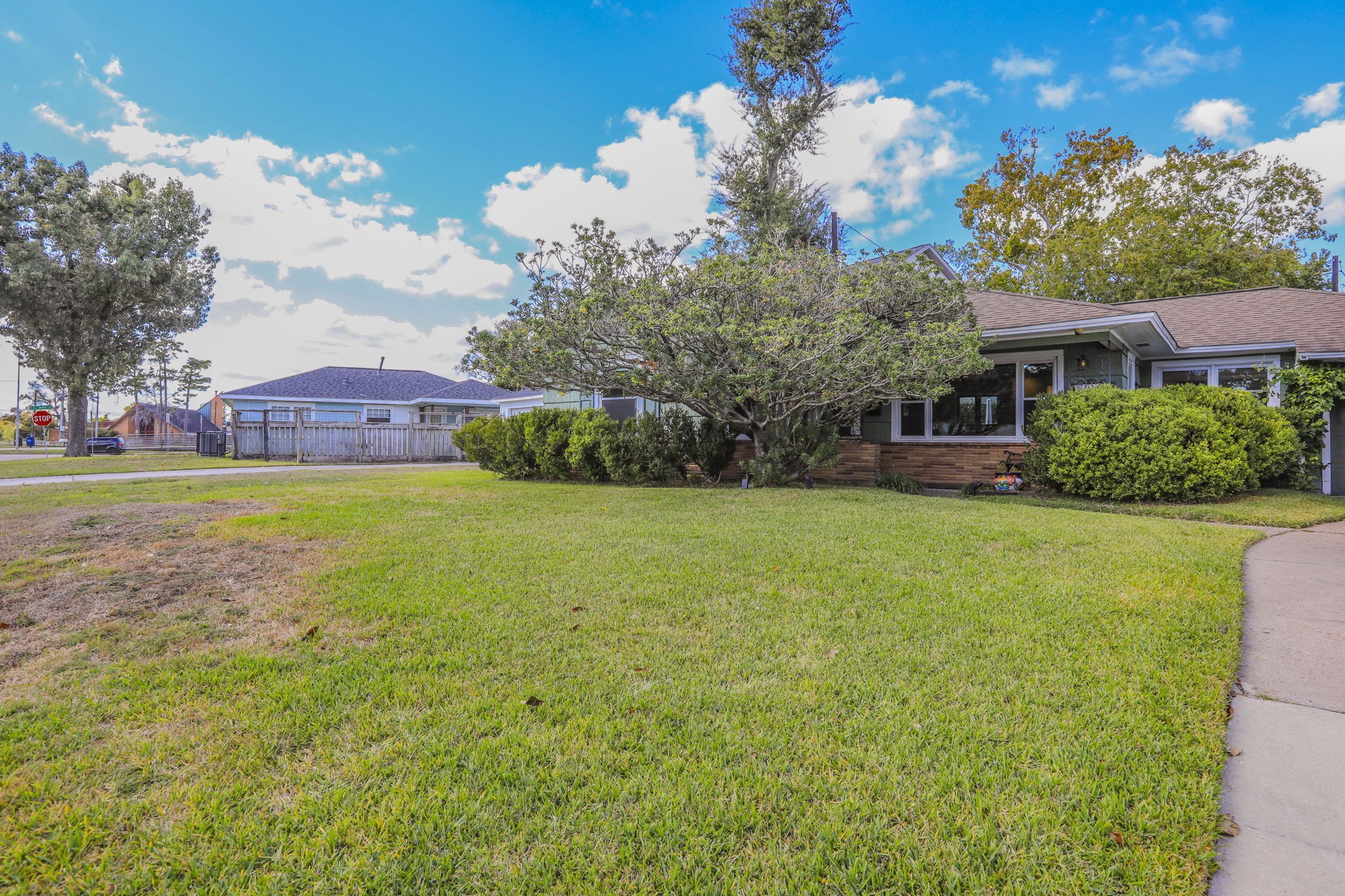 1111 Woodhill Road Houston, TX 77008 - Photo 34 of 42 a house view with a garden space