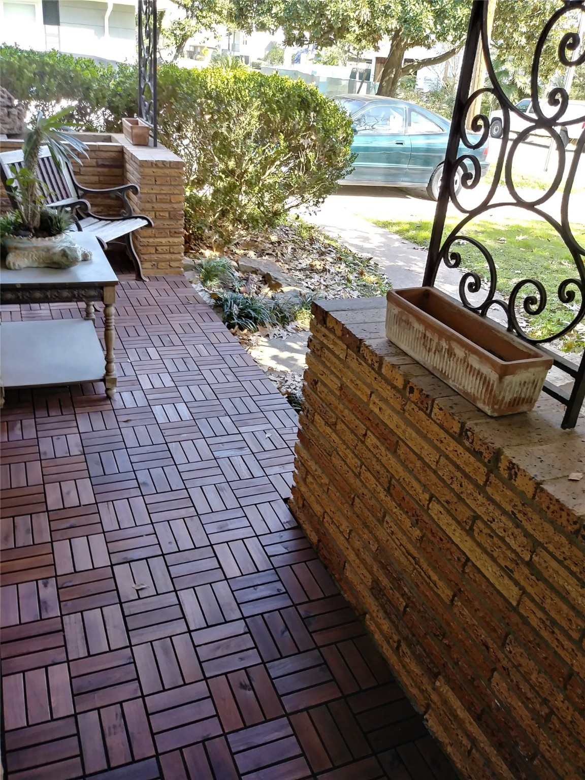 1111 Woodhill Road Houston, TX 77008 - Photo 36 of 42 a view of a street with sitting area