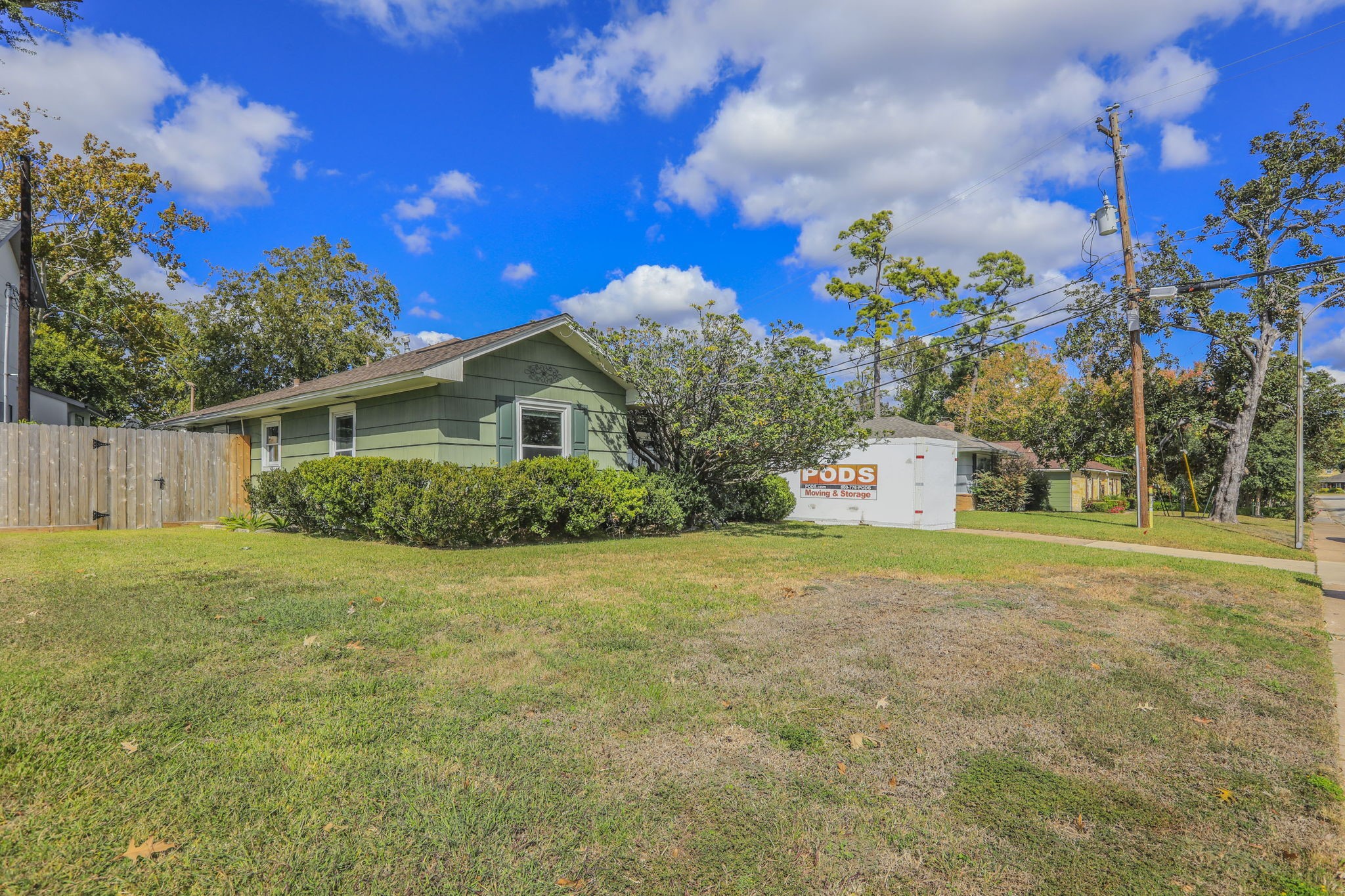 1111 Woodhill Road Houston, TX 77008 - Photo 38 of 42 a house view with a garden space