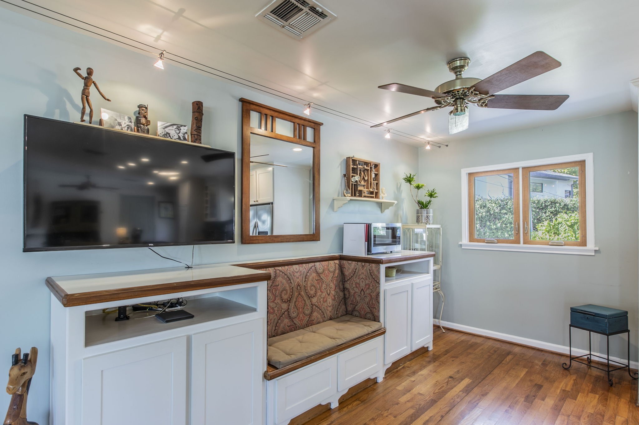 1111 Woodhill Road Houston, TX 77008 - Photo 5 of 42 a living room with stainless steel appliances kitchen island furniture and a flat screen tv