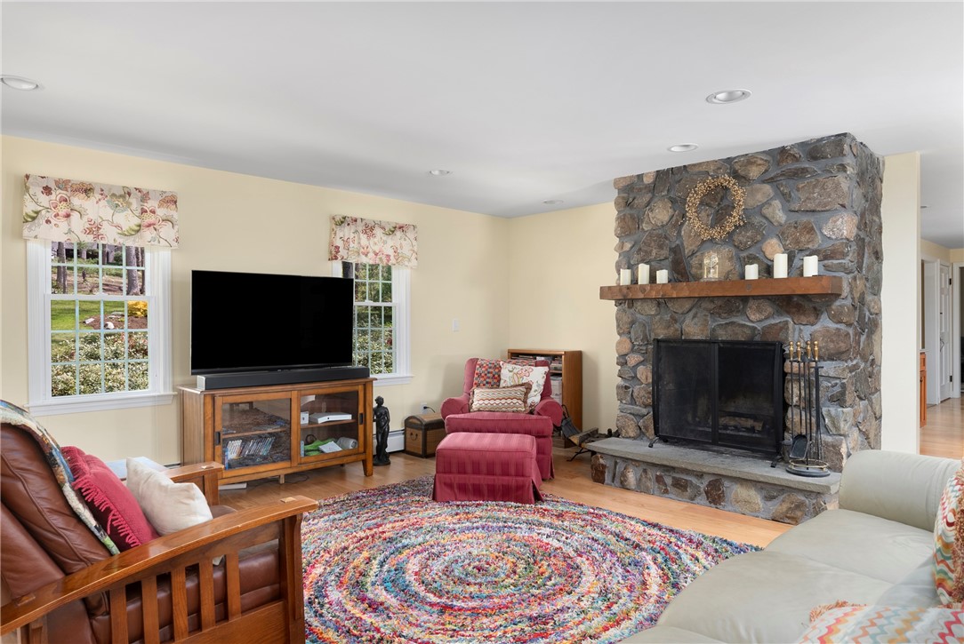 27 Paine Road Cumberland, RI 02864 - Photo 4 of 50 Gallery Image 4