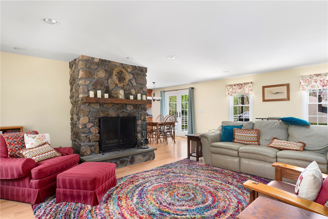 27 Paine Road Cumberland, RI 02864 - Photo 5 of 50 Gallery Image 5