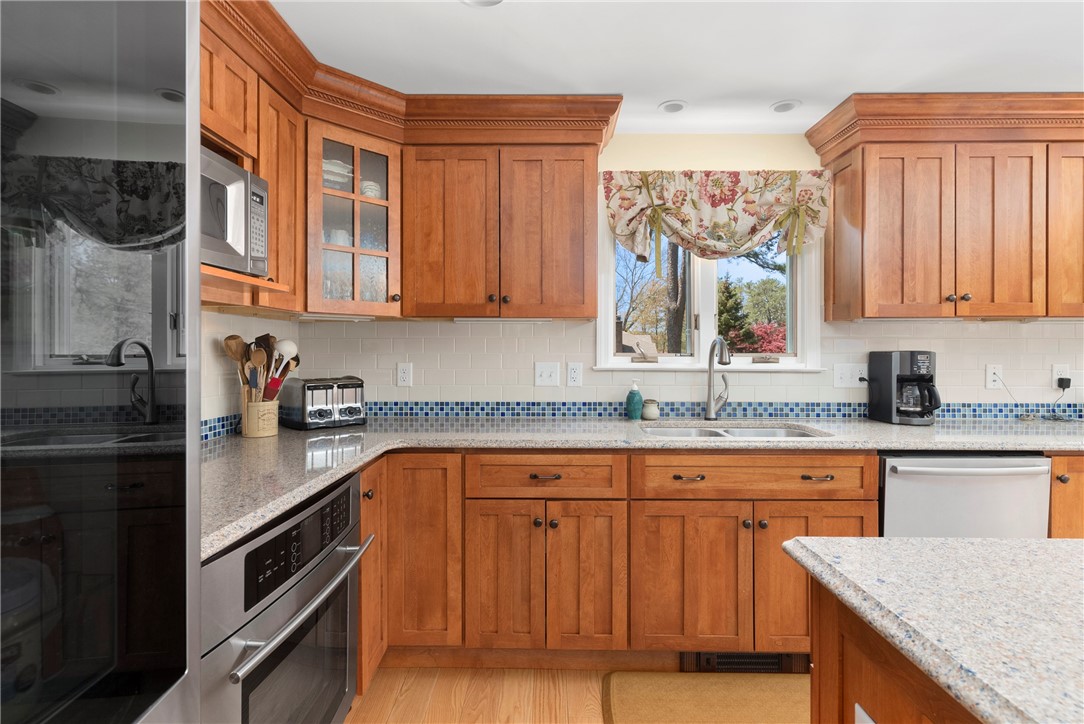 27 Paine Road Cumberland, RI 02864 - Photo 10 of 50 Gallery Image 10