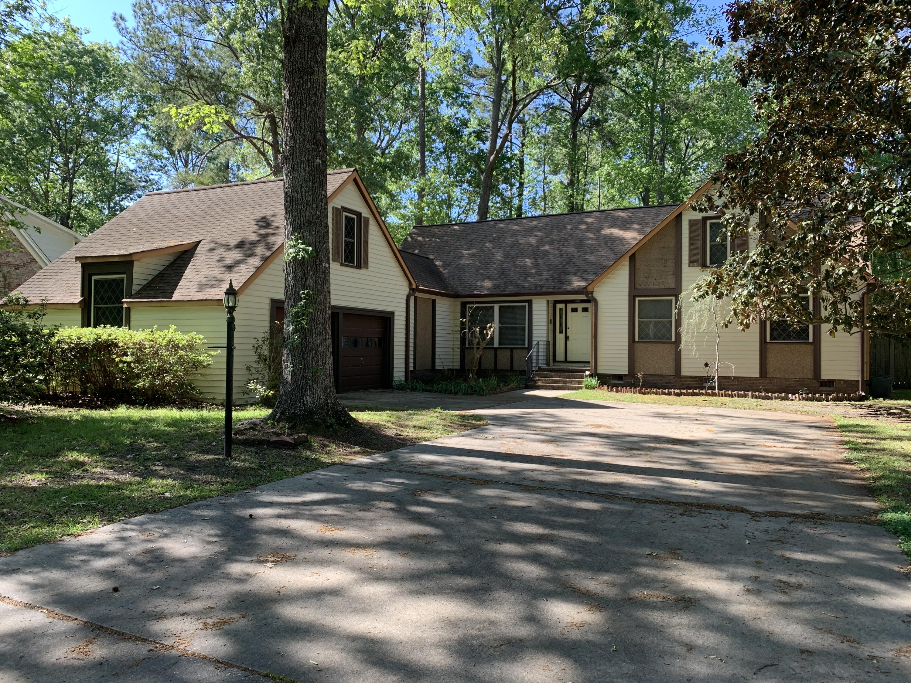 215 Sweetbriar Road Summerville, SC 29485 - Photo 1 of 46 IMG-0563