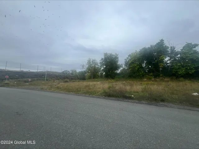 $100,000 | 2 Harbor Lane, Cohoes, NY 12047