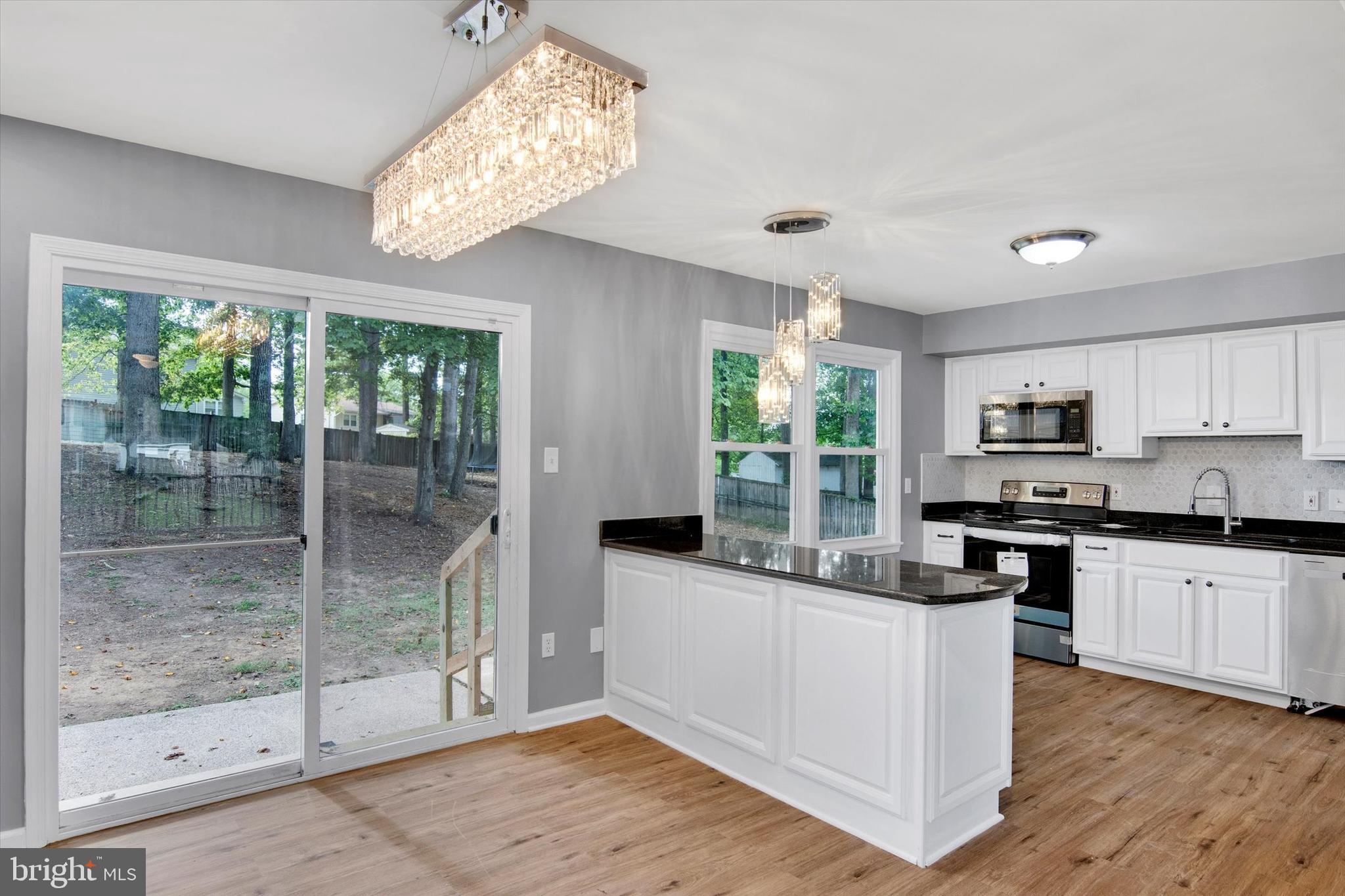 2522 Pembroke Road Woodbridge, VA 22192 - Photo 11 of 37 Kitchen/Dining
