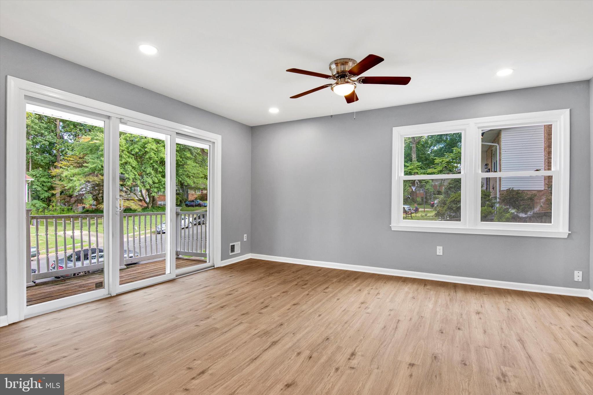 2522 Pembroke Road Woodbridge, VA 22192 - Photo 4 of 37 Living Room