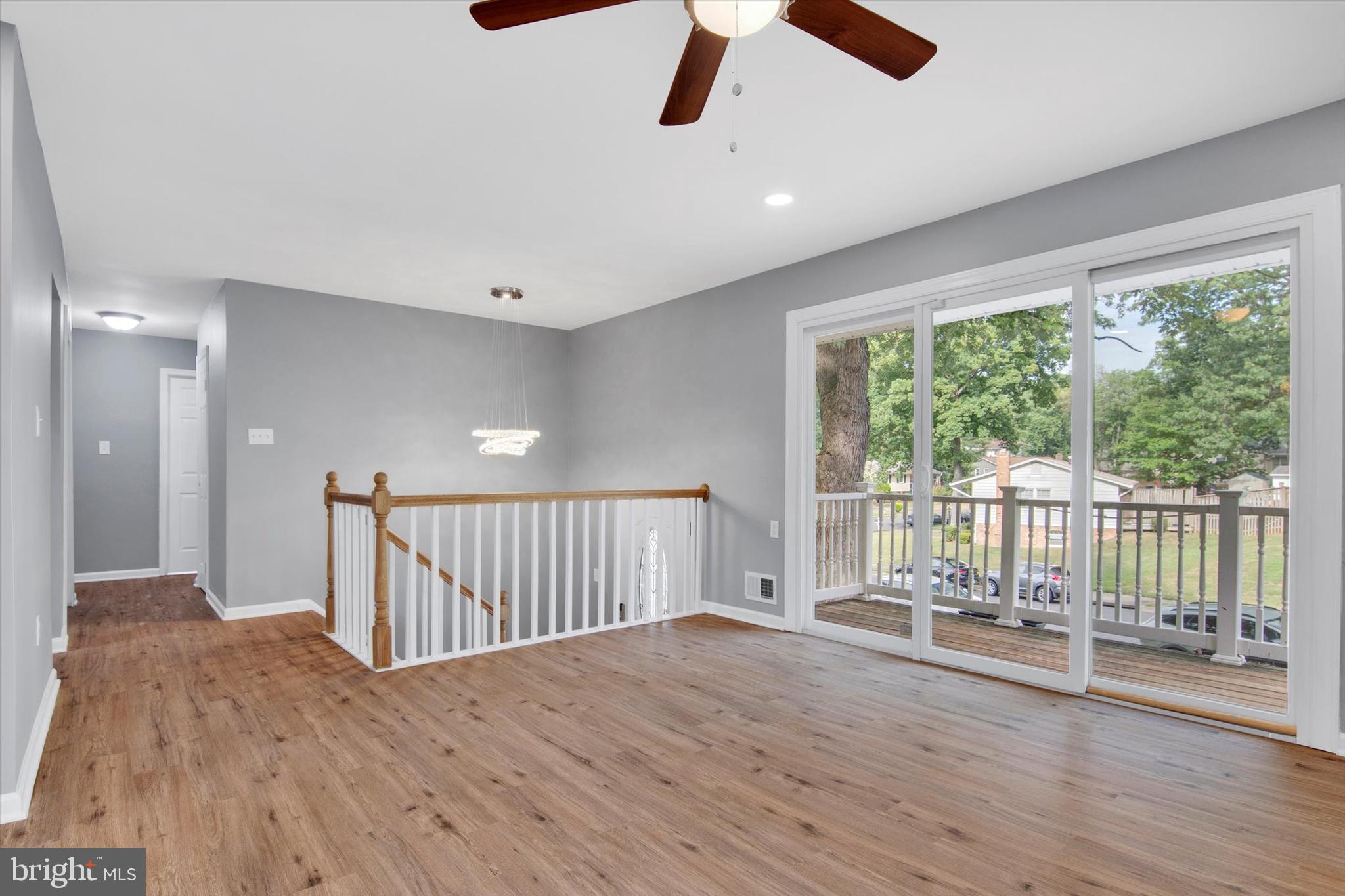 2522 Pembroke Road Woodbridge, VA 22192 - Photo 5 of 37 Living Room