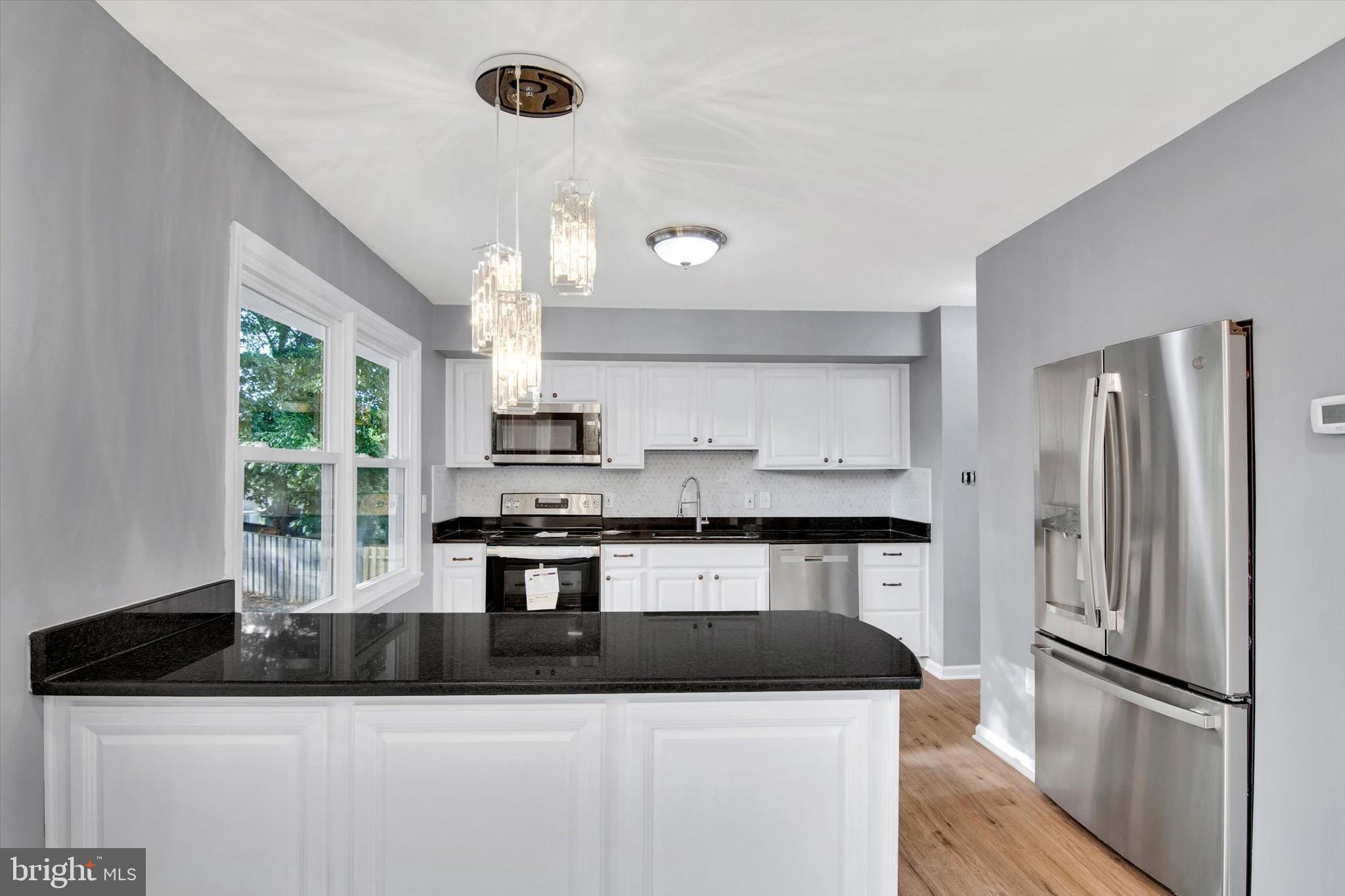 2522 Pembroke Road Woodbridge, VA 22192 - Photo 6 of 37 Kitchen/Dining