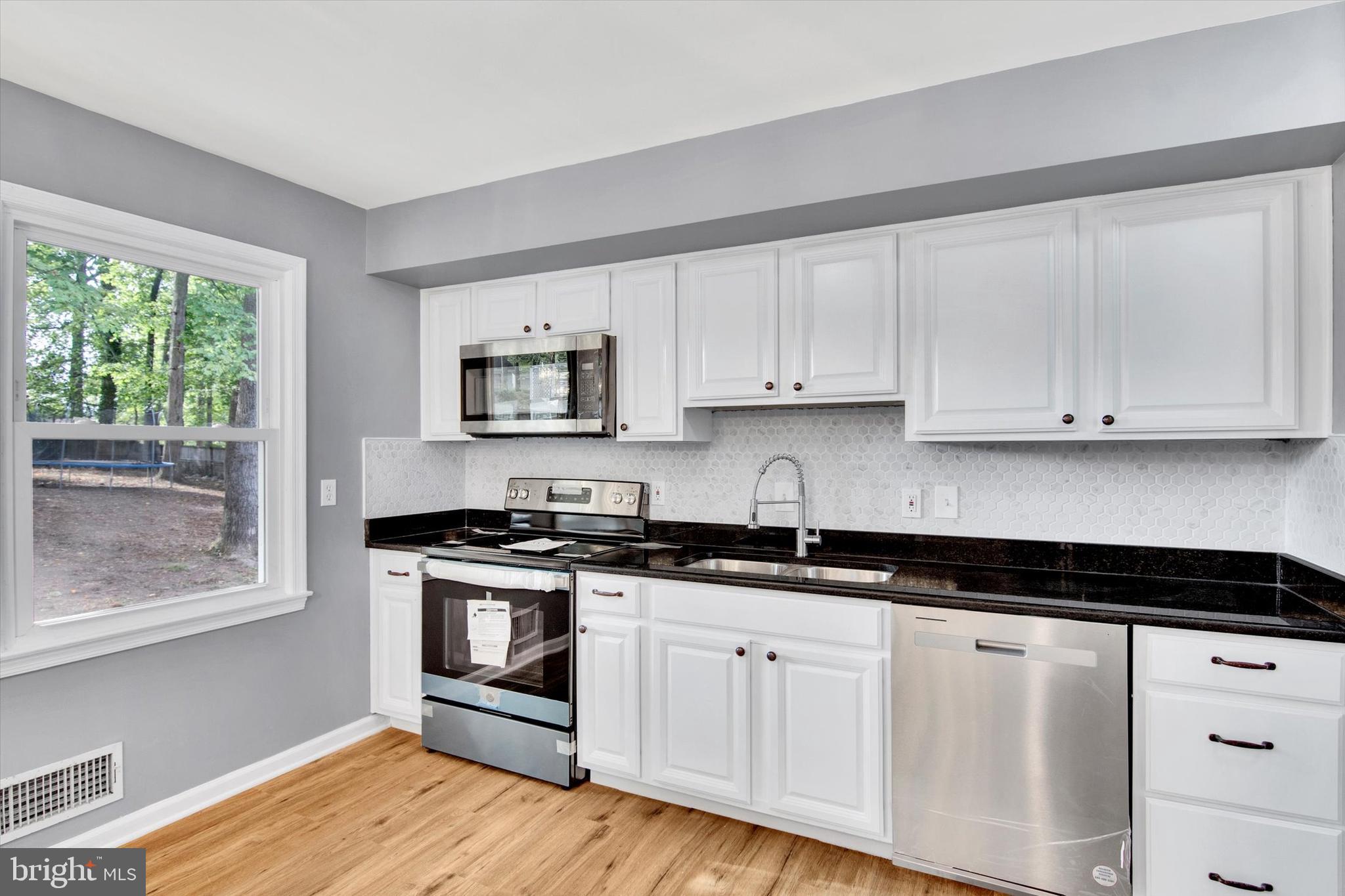 2522 Pembroke Road Woodbridge, VA 22192 - Photo 8 of 37 Kitchen/Dining