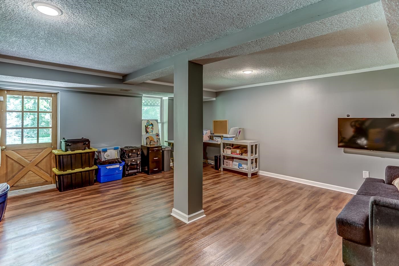 470 Metro Road Eads, TN 38028 - Photo 10 of 40 a view of a livingroom with furniture and wooden floor