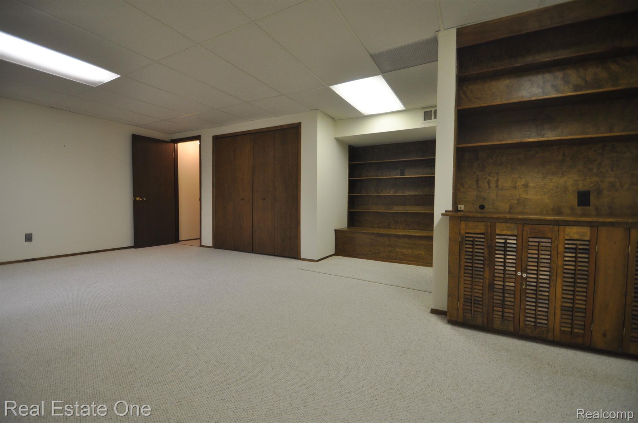 1064 Willow Grove Court Rochester, MI 48307 - Photo 29 of 35 Gallery Image 29
