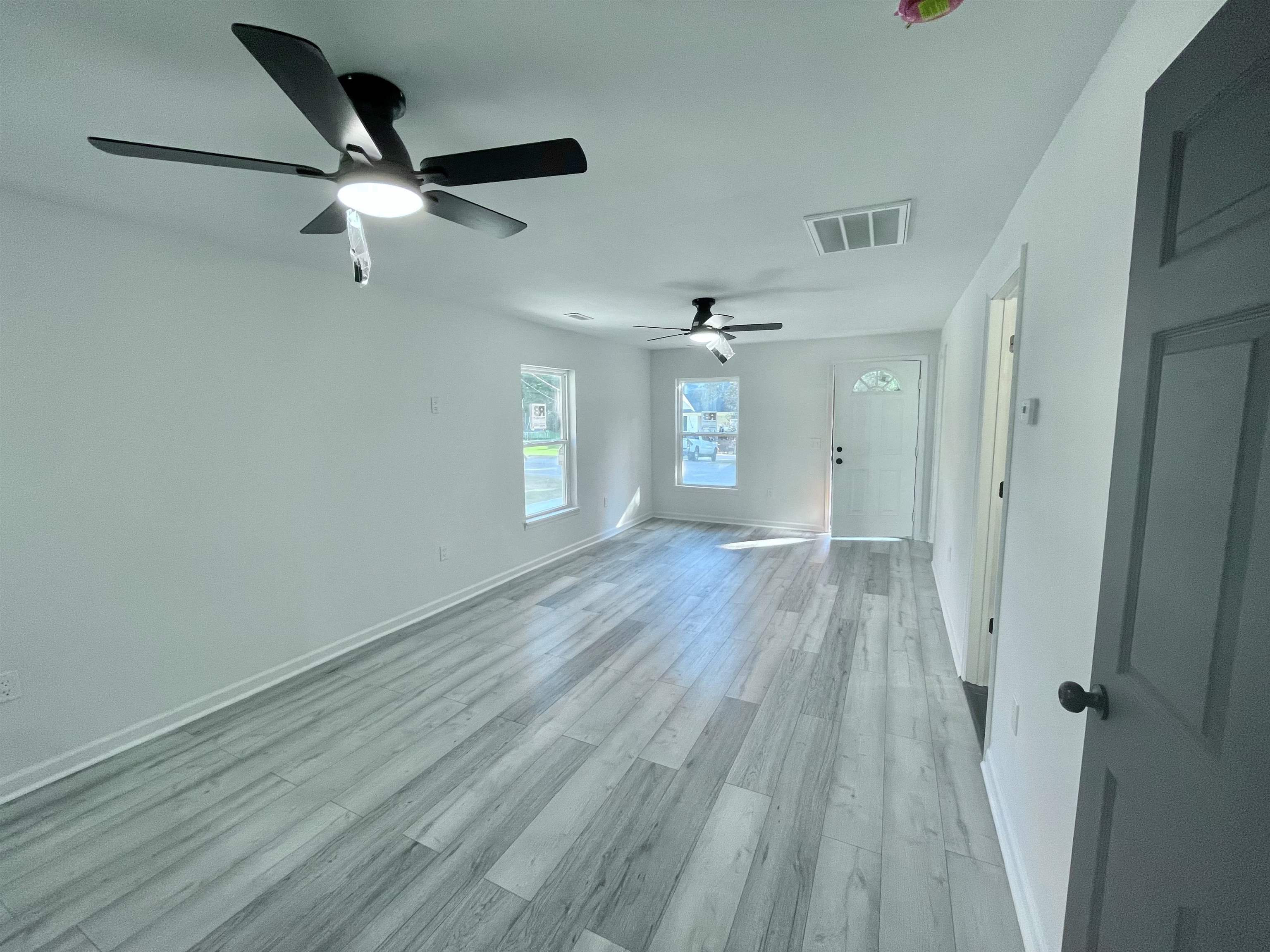 507 McLure Street Union, SC 29379 - Photo 5 of 25 Living Room