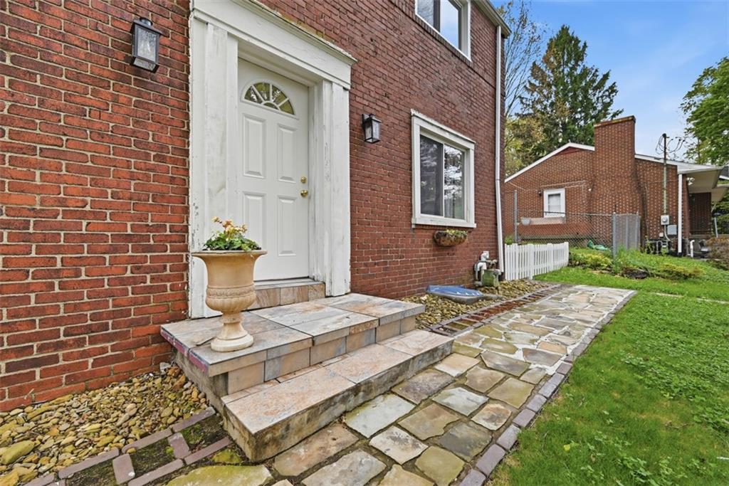 315 Woodside Road Pittsburgh, PA 15221 - Photo 3 of 46
