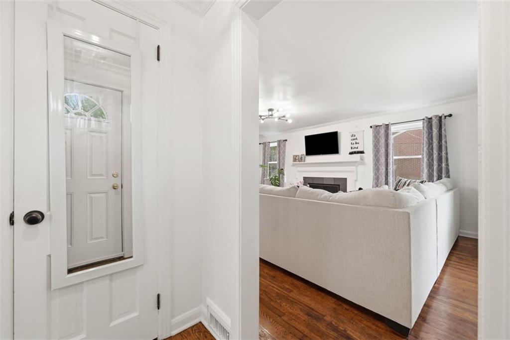 315 Woodside Road Pittsburgh, PA 15221 - Photo 5 of 46
