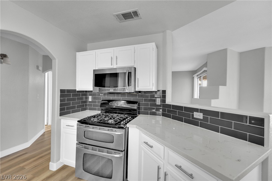 698 South Racetrack Road, Unit 1521 Henderson, NV 89015 - Photo 9 of 33 A well-appointed kitchen showcasing contemporary cabinetry, sleek countertops, and a full suite of stainless steel appliances.