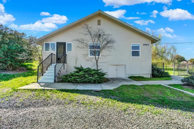 $1,830,000 | 8560 Holmes Lane, Winters, CA 95694