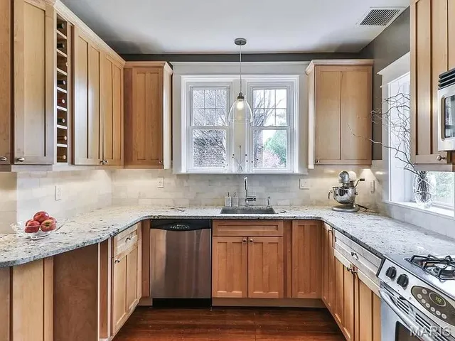 $4,750 | 7339 Teasdale Avenue, University City, MO 63130