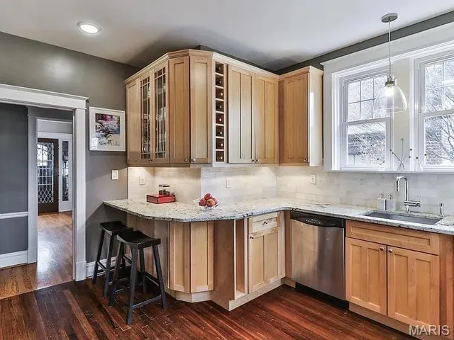 $4,750 | 7339 Teasdale Avenue, University City, MO 63130