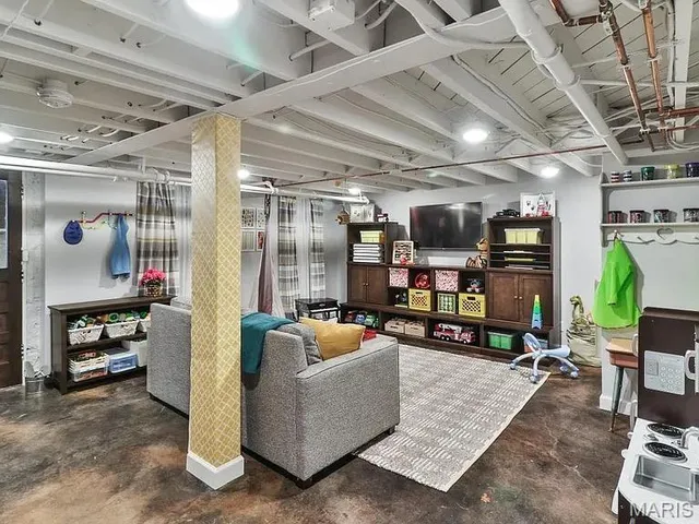 $4,750 | 7339 Teasdale Avenue, University City, MO 63130