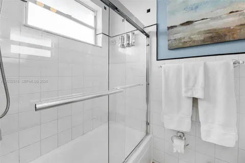 $330,000 | 3030 Collins Avenue, Unit 4E, Miami Beach, FL 33140