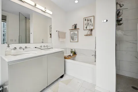 $739,900 | 600 North Fairbanks Court, Unit 2902, Chicago, IL 60611