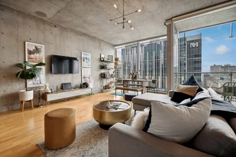 $739,900 | 600 North Fairbanks Court, Unit 2902, Chicago, IL 60611