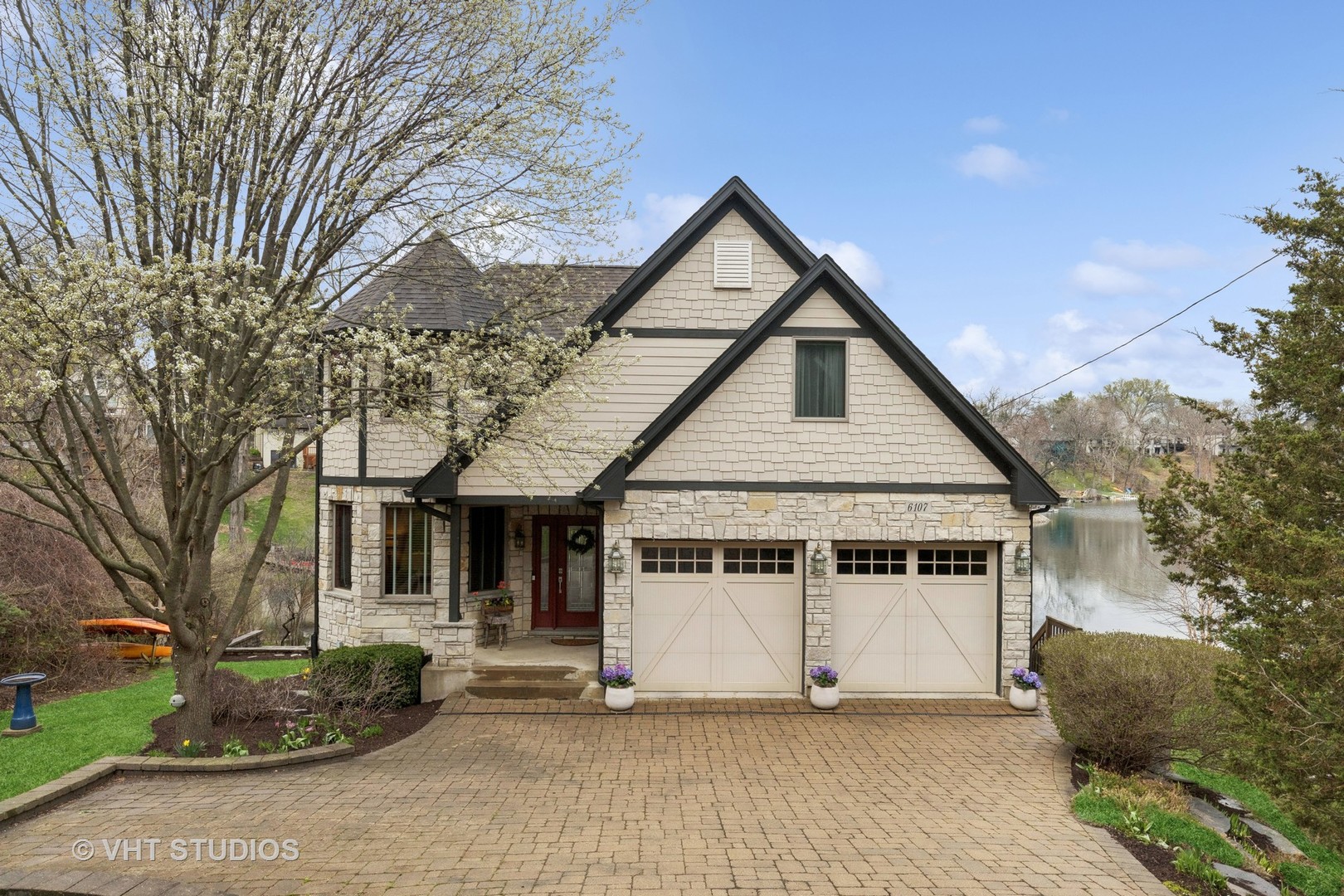 a view of a house with a yard