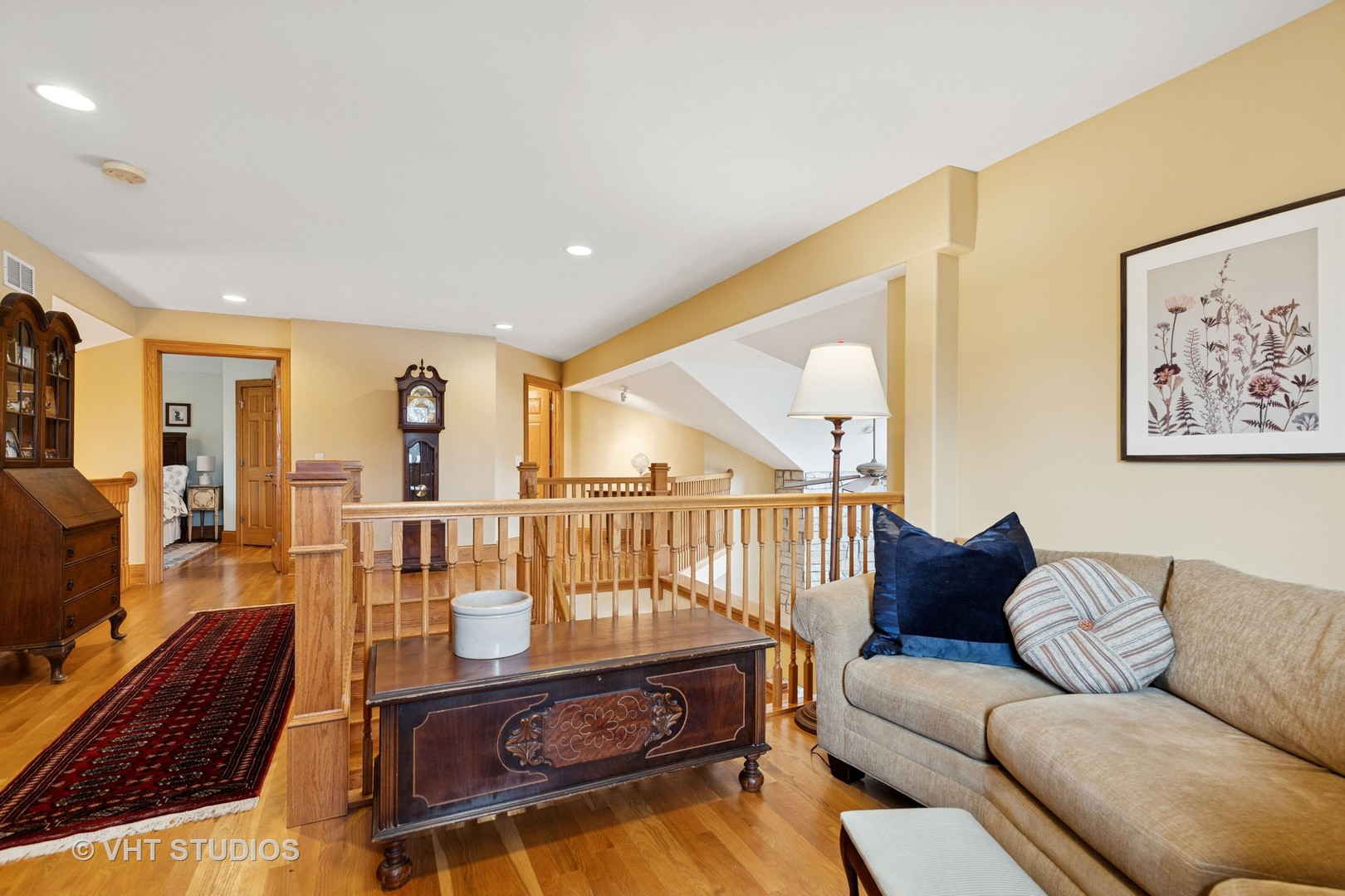 6107 Lake Shore Drive Cary, IL 60013 - Photo 23 of 40 a living room with furniture