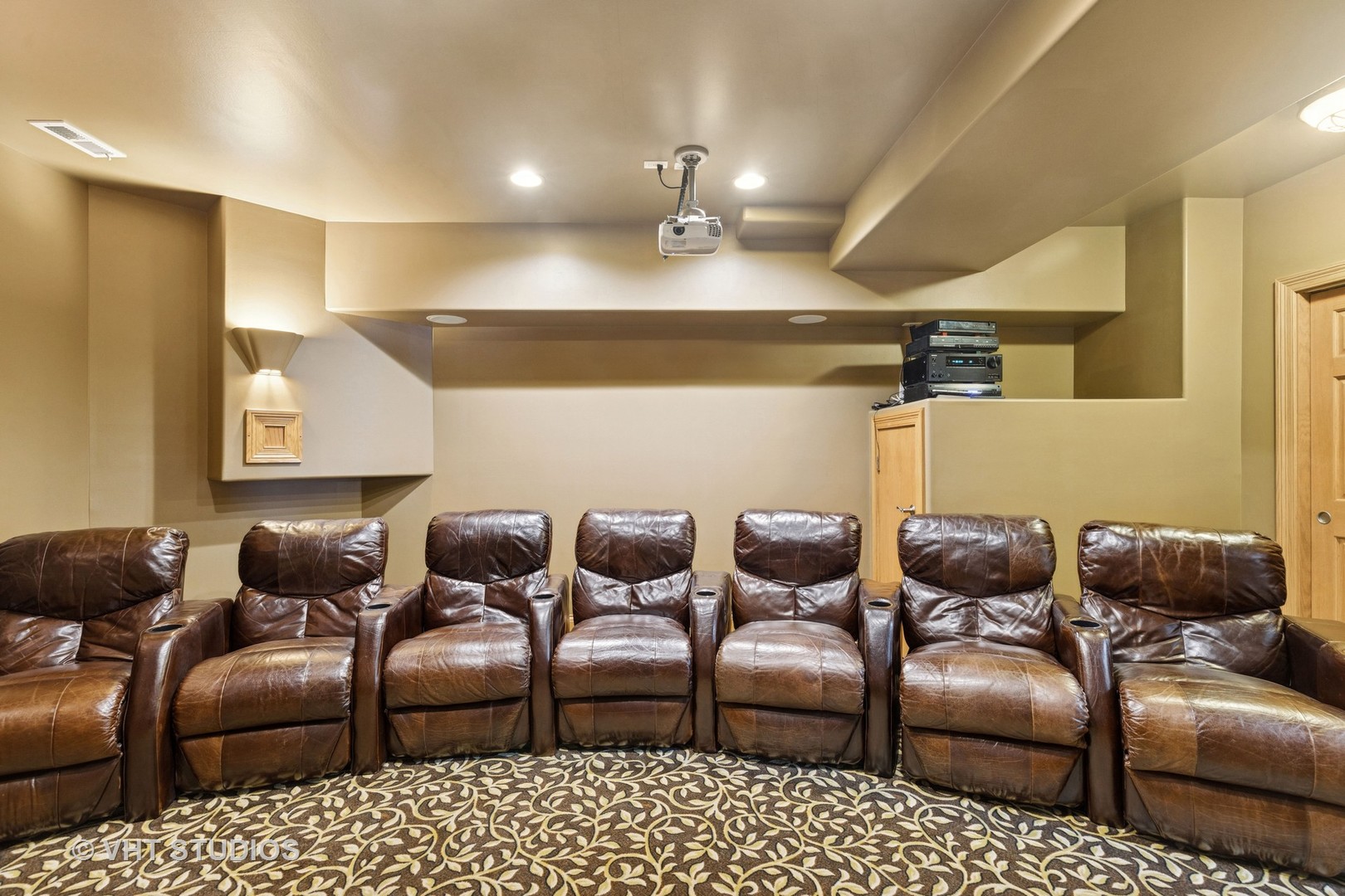 6107 Lake Shore Drive Cary, IL 60013 - Photo 34 of 40 a living room with furniture