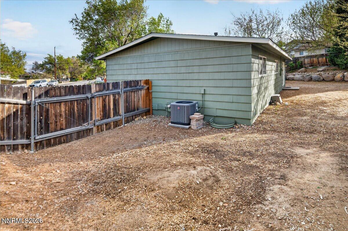 1385 Tioga Way Reno, NV 89503 - Photo 6 of 37 34-DSC_9773
