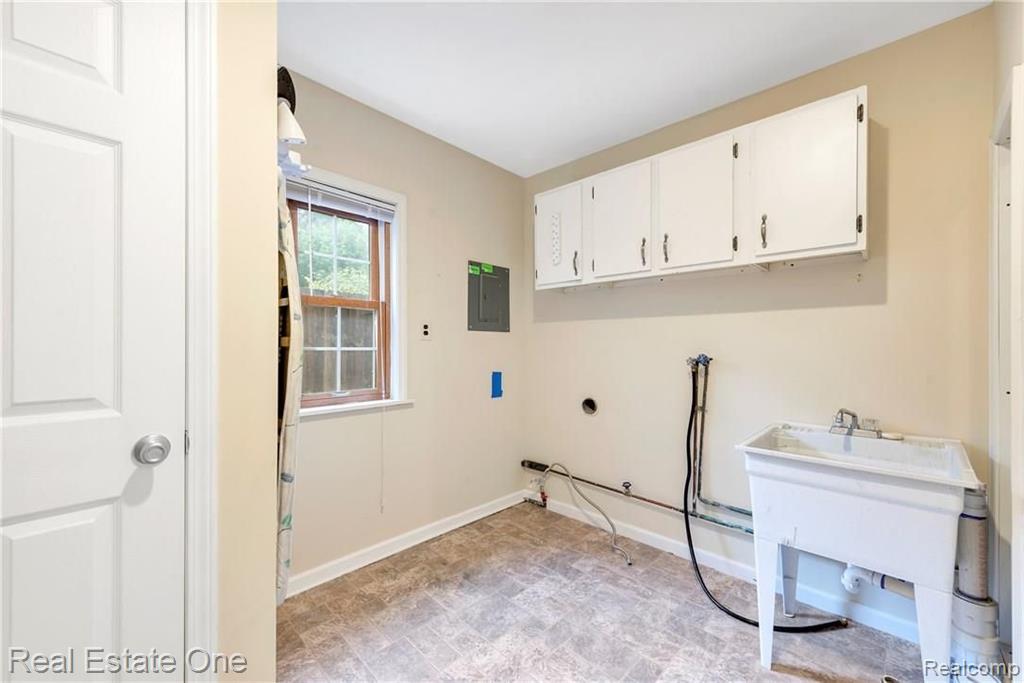 1719 John R Road Rochester Hills, MI 48307 - Photo 22 of 34