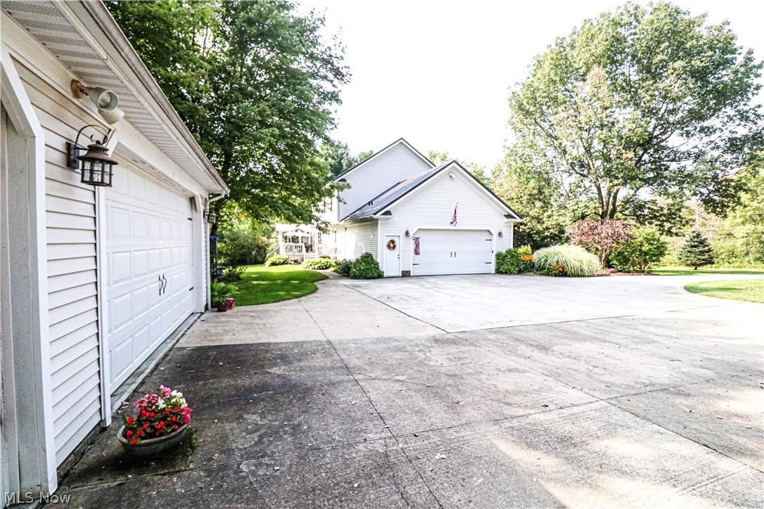 14615 Sisson Road Chardon, OH 44024 - Photo 8 of 35