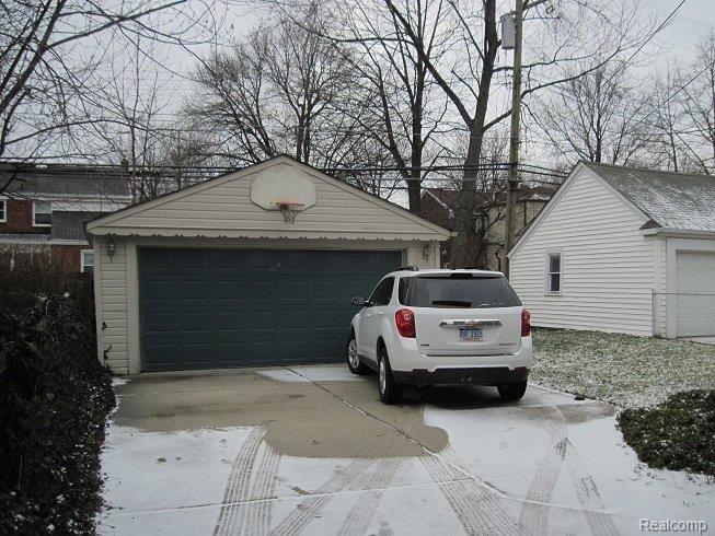 1645 Newcastle Road Grosse Pointe, MI 48236 - Photo 13 of 15 IMG_1480.JPG