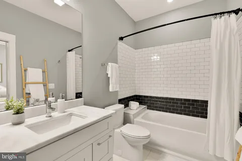 $600,000 | 1719 Lincoln Road Northeast, Unit 1, Washington, DC 20002