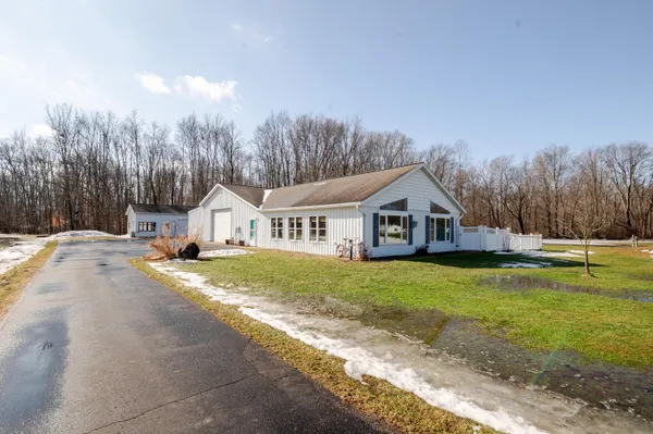 $899,900 | 31643 Frost Street, Dowagiac, MI 49047