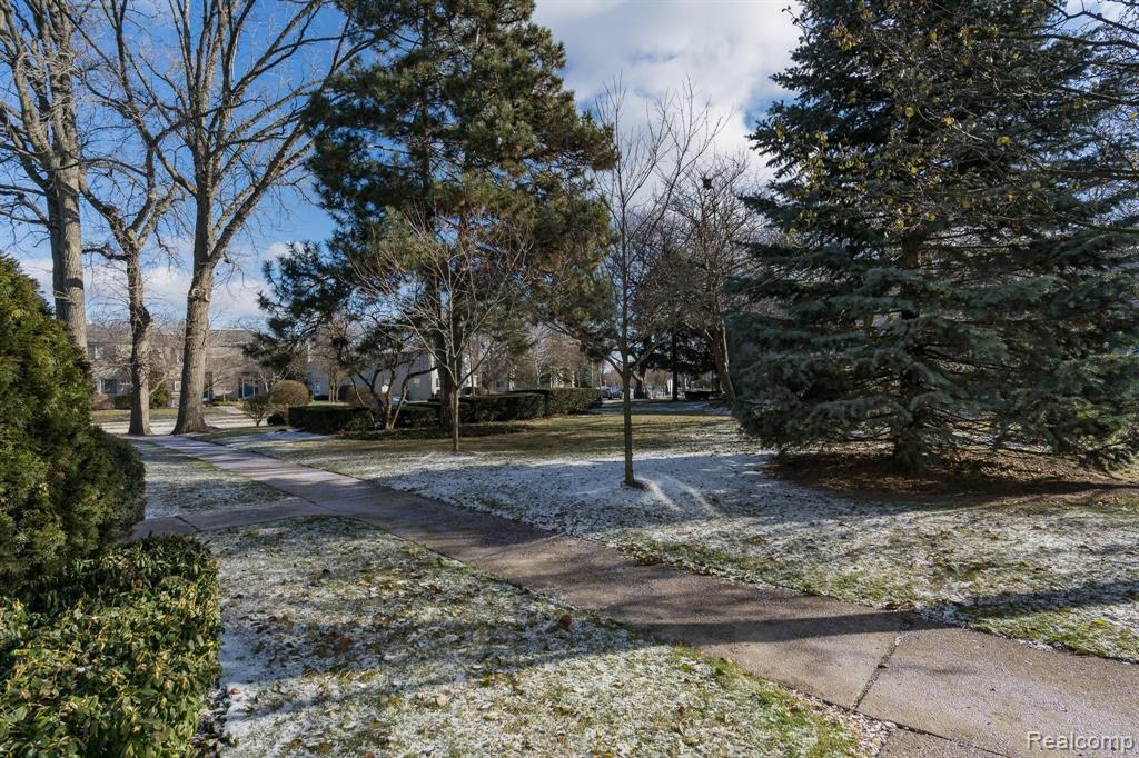 1758 Graefield Road Birmingham, MI 48009 - Photo 10 of 21