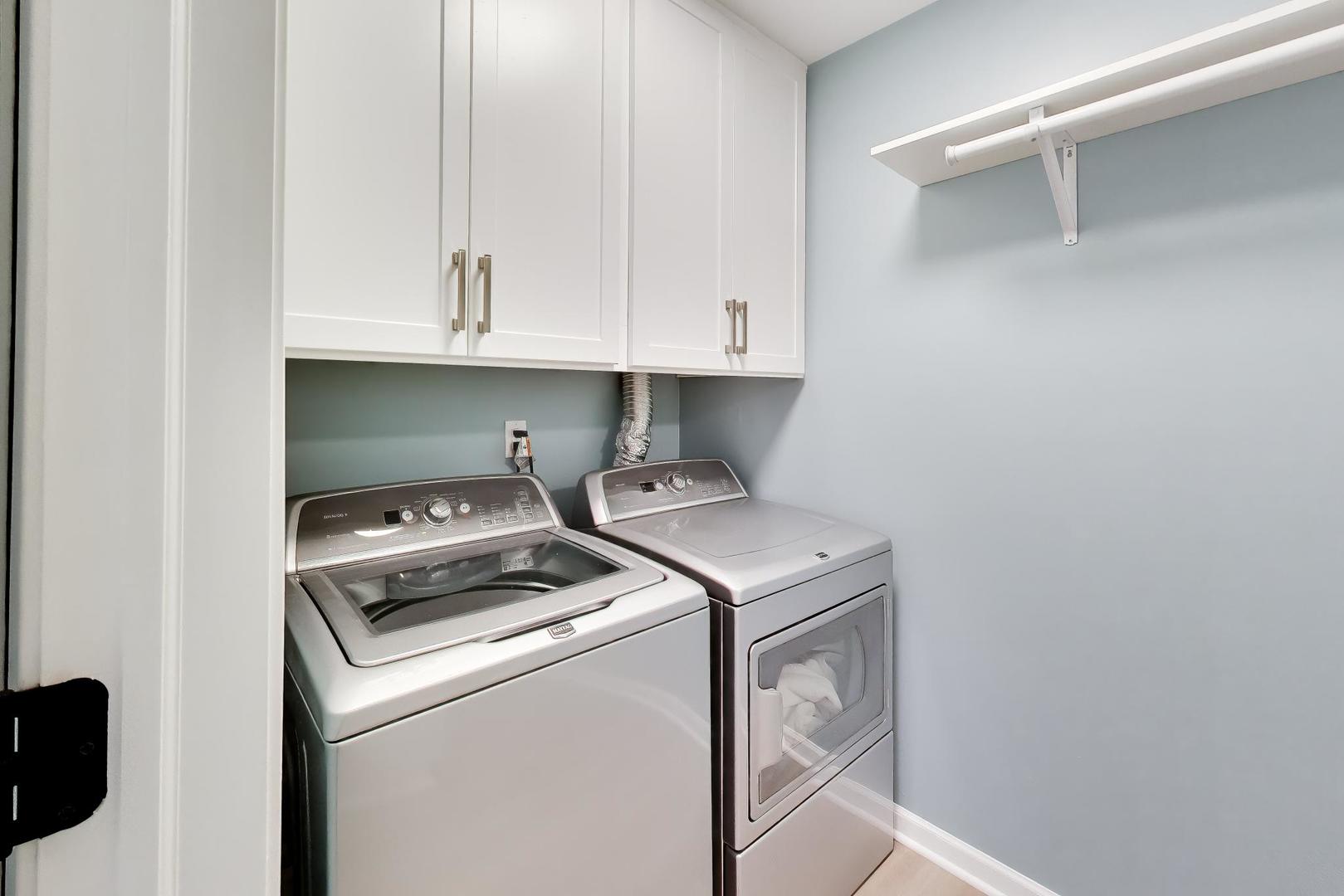 232 West Scott Street Chicago, IL 60610 - Photo 28 of 39 a utility room with dryer and washer